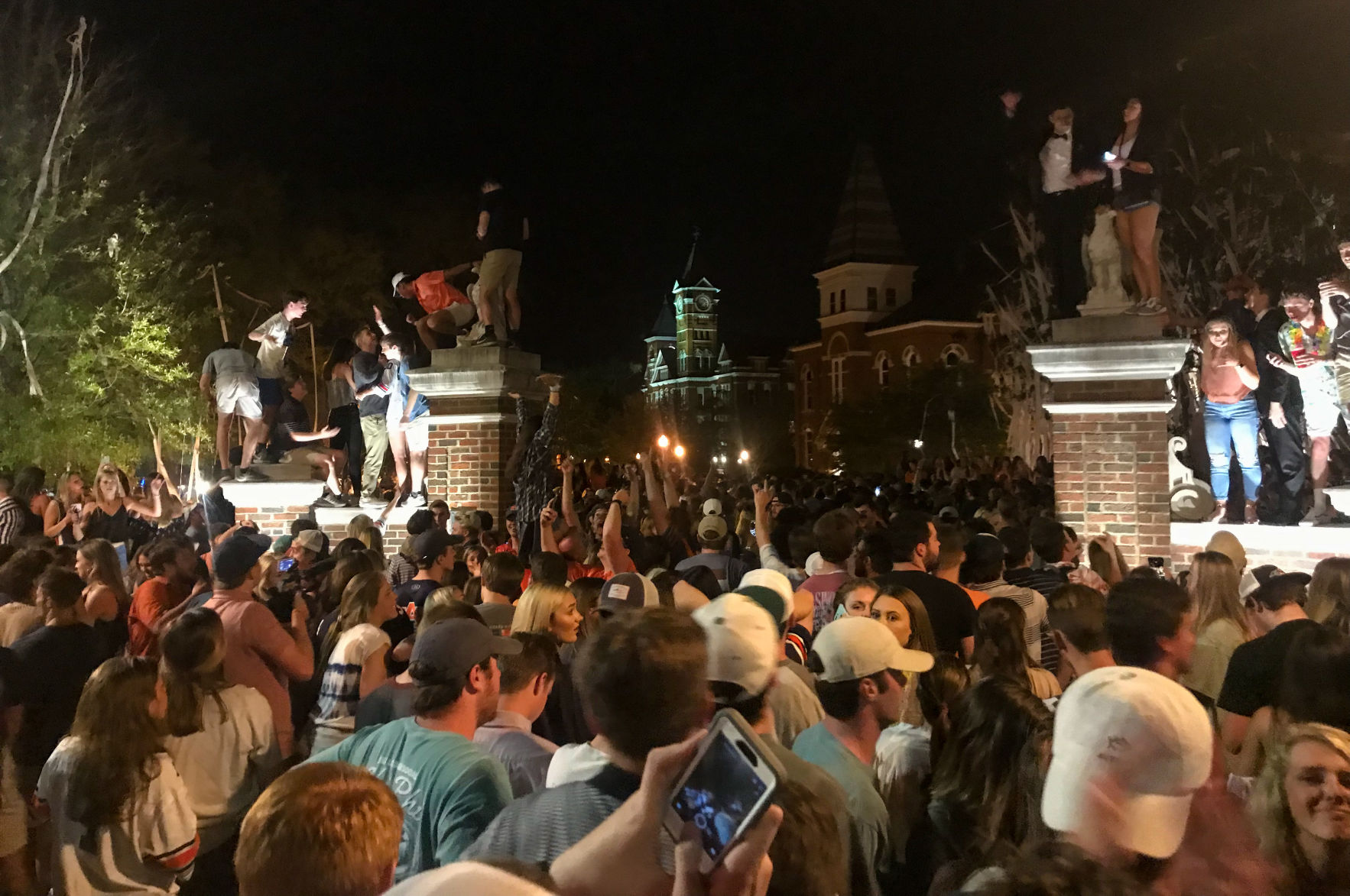 Auburn fans gather to celebrate Auburn’s 97-80 win over North Carolina
